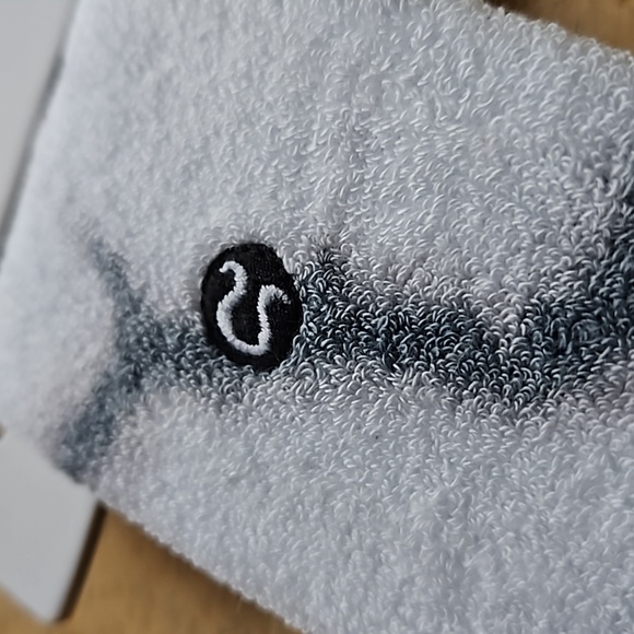 Lululemon Terry Sweatband - Picture 4 of 11